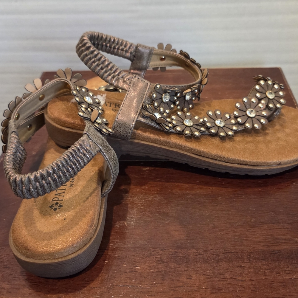 Patrizia Women's Brown Floral Sandals - Picture 7 of 11
